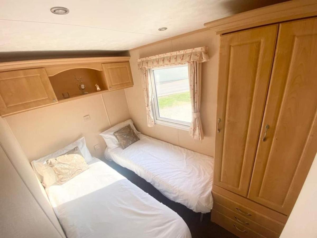 Luxury 2 Bedroom 2 Bathroom Caravan-Small Sofa 1 Pers Saint Osyth Dış mekan fotoğraf